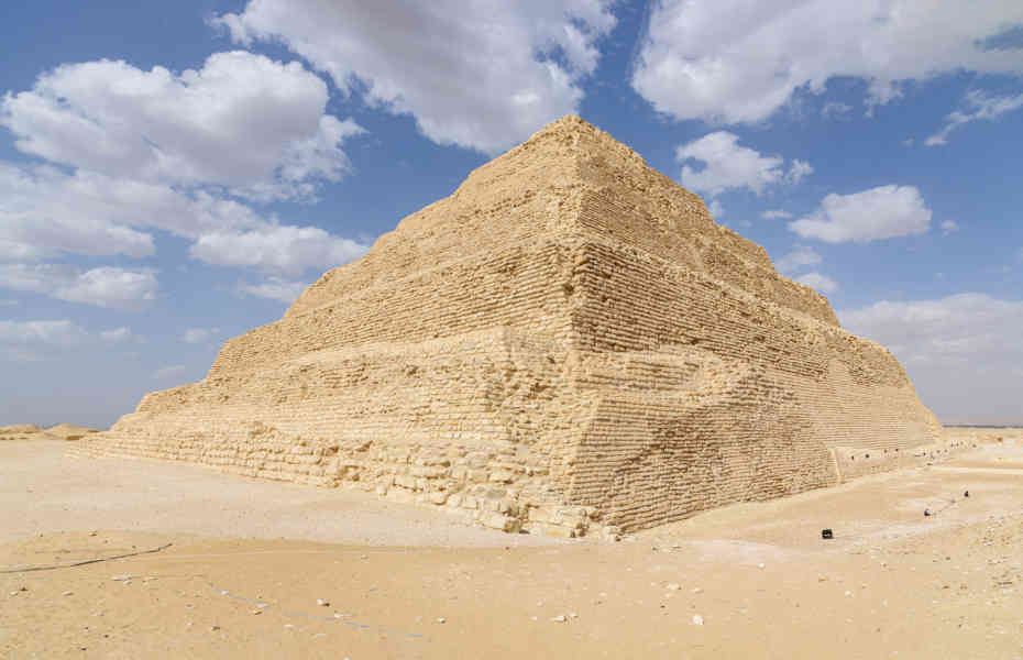 Egipto 248 - necrópolis de Sakkara - pirámide escalonada del Faraón Zoser.jpg